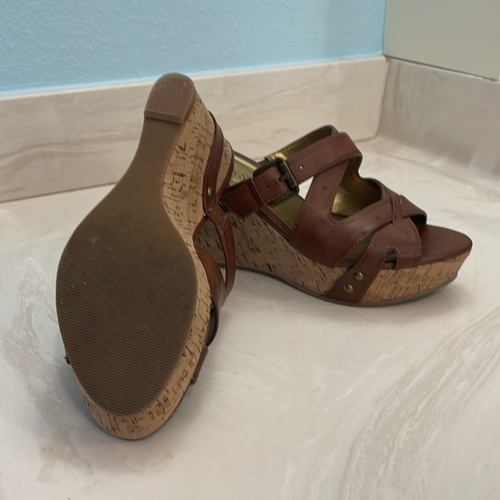 Guess Brown Wedge with Buckle Size 6.5 - Picture 4 of 5
